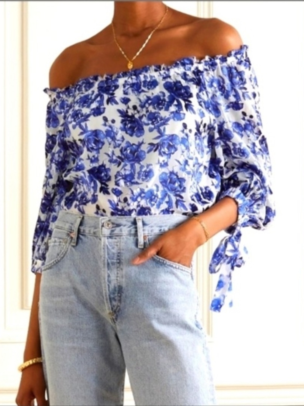 Alice + Olivia White Off-Shoulder Blouse with Blue Floral Print
